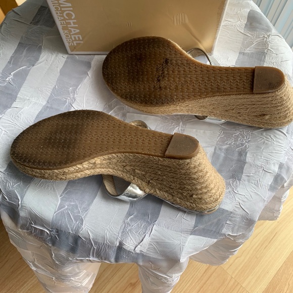 Micheal Kors silver sandal - Picture 2 of 3